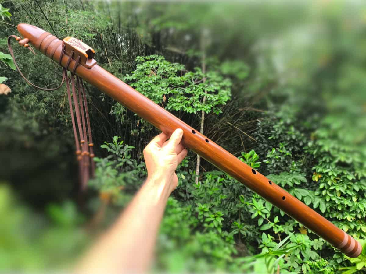 Flauta Estilo Nativa Americana - Série Ground - Roots Cedro - F# Baixo - Imagem 2